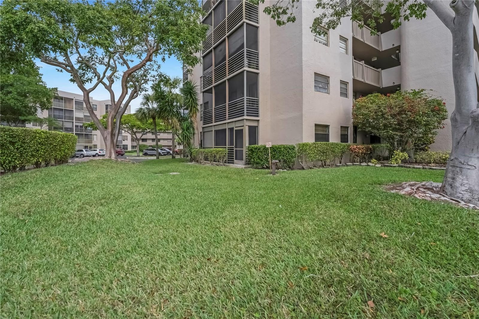 901 Colony Point Circle 123, Pembroke Pines, FL 33026 photo 3