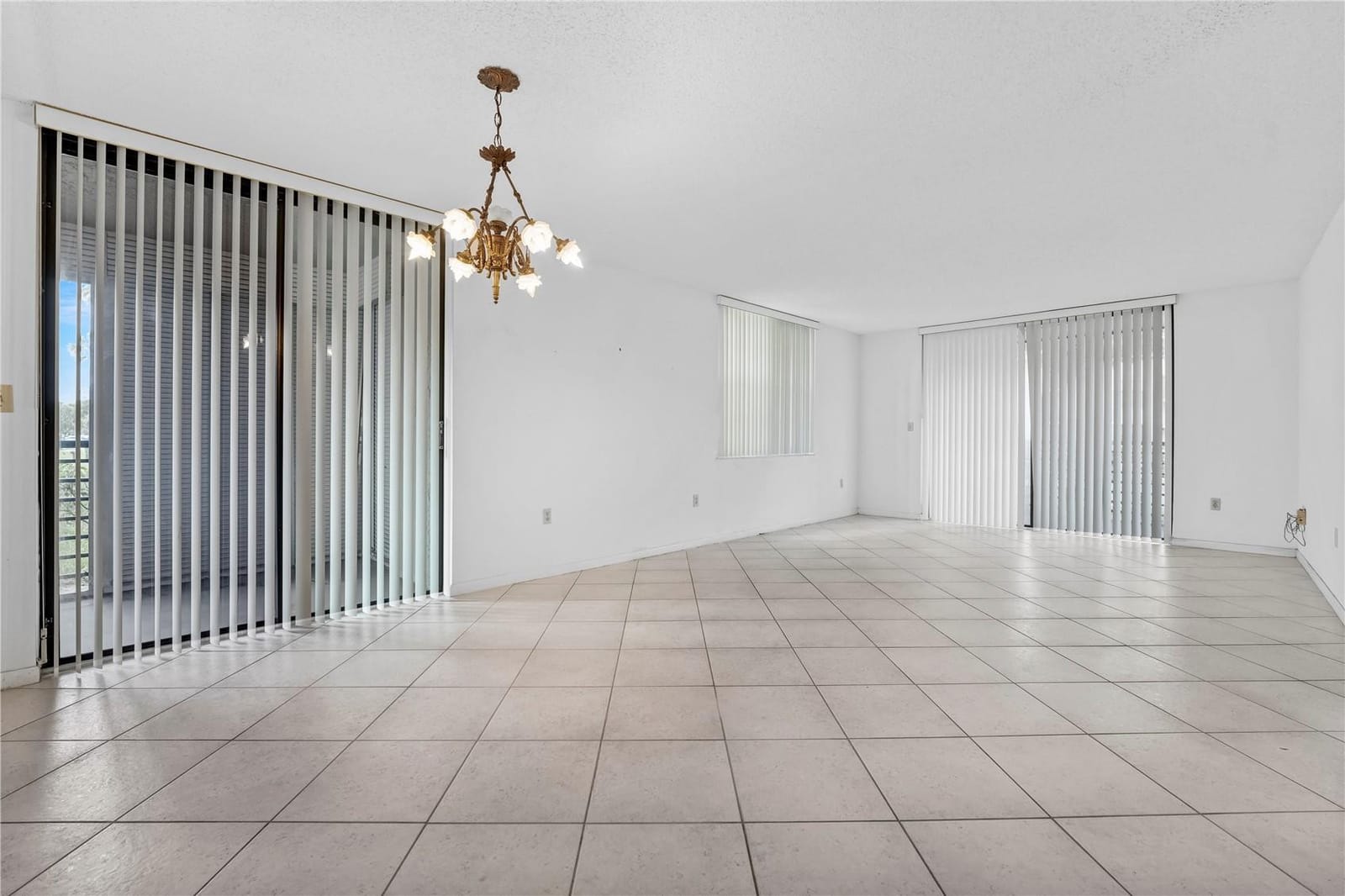 901 Colony Point Circle 123, Pembroke Pines, FL 33026 photo 8