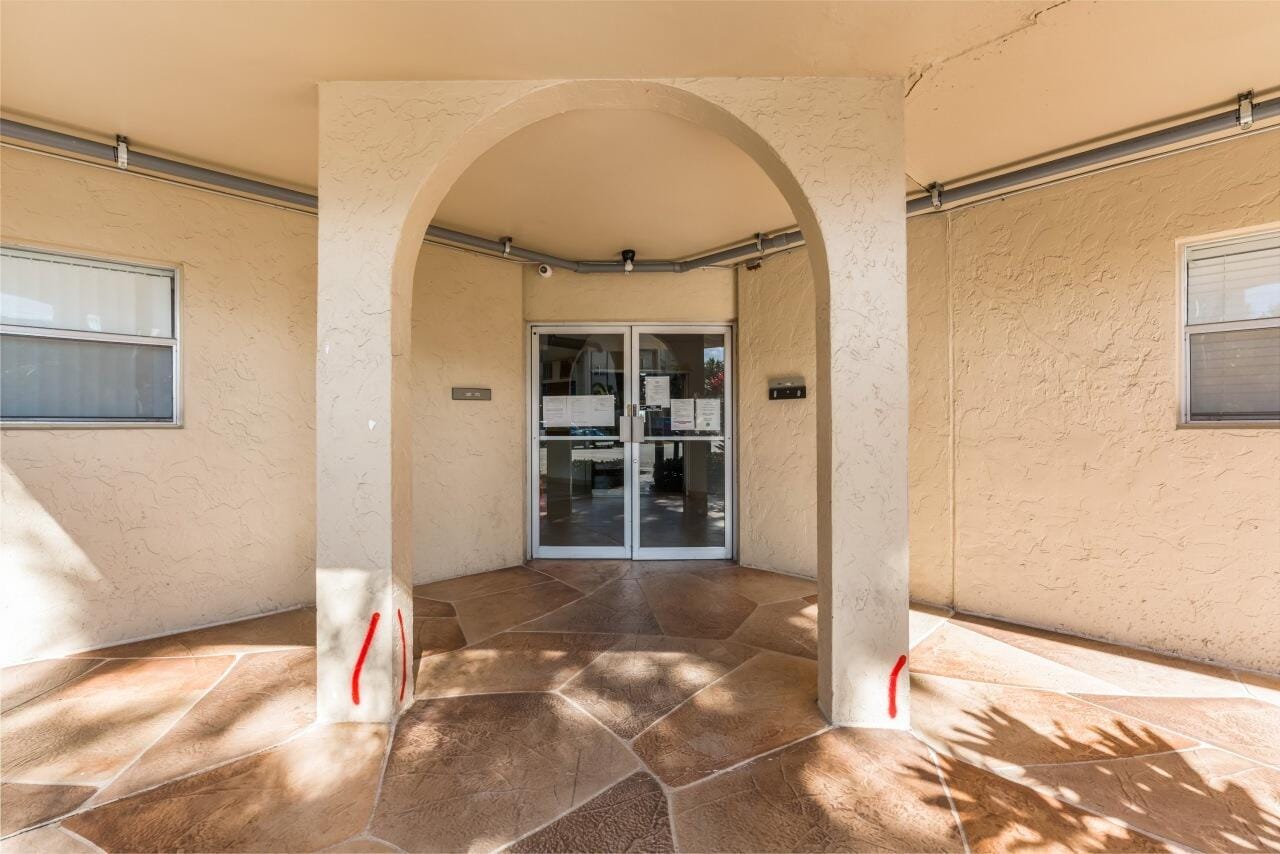 6301 N Falls Cir Drive 307 — photo 5