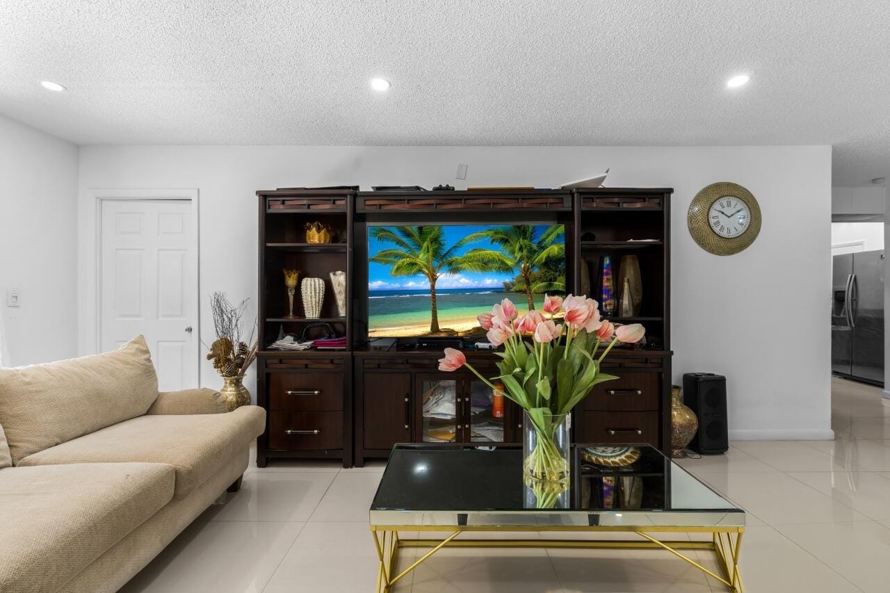 6301 N Falls Cir Drive 307 — photo 7