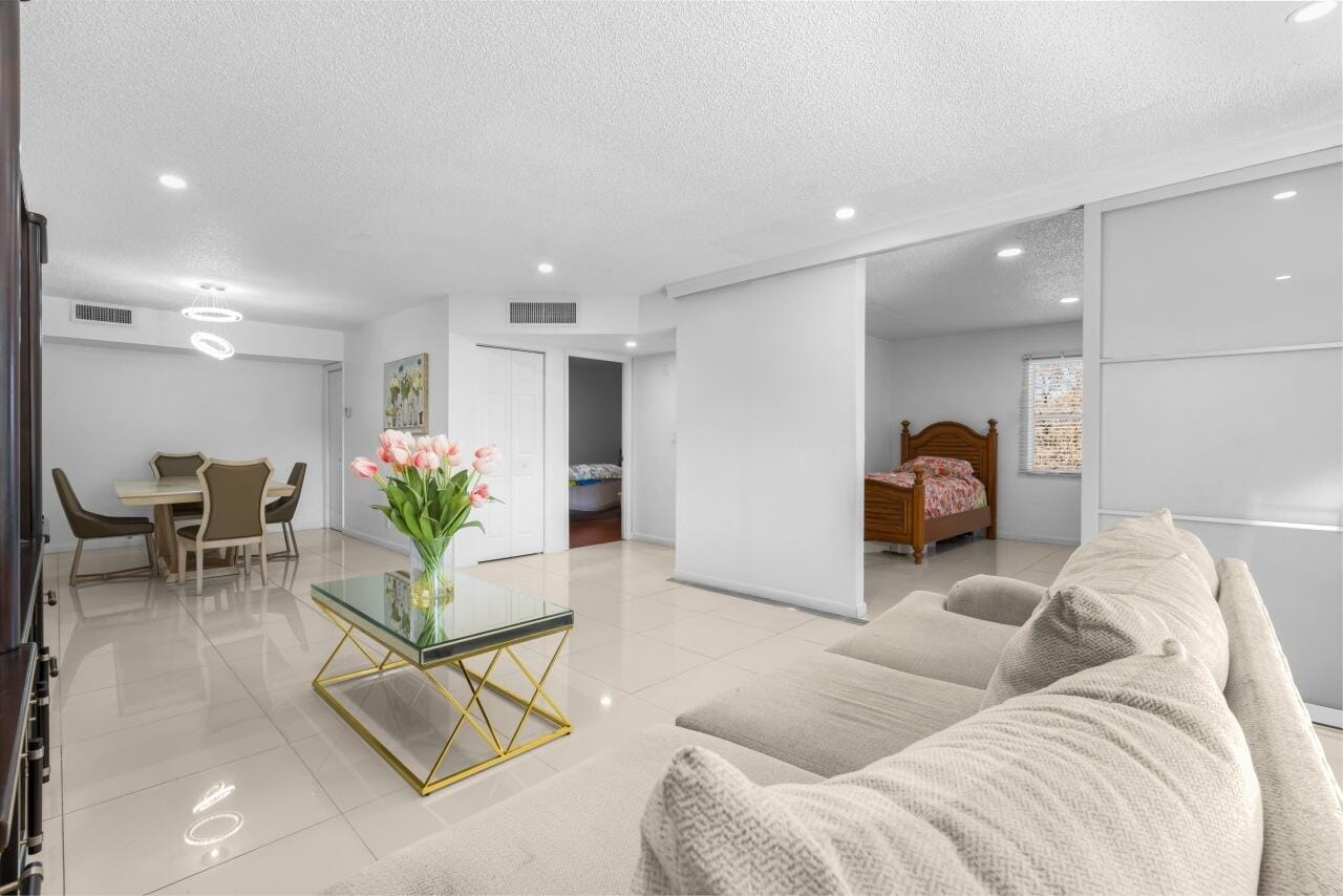 6301 N Falls Cir Drive 307 — photo 9