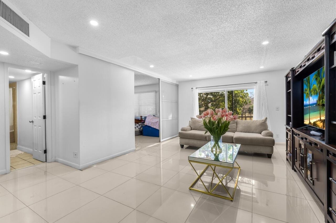 6301 N Falls Cir Drive 307 — photo 10