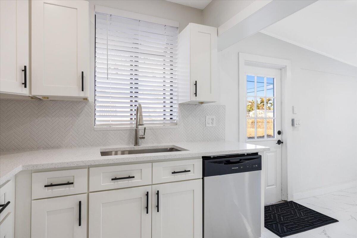 161 SE Celestia Court — photo 2