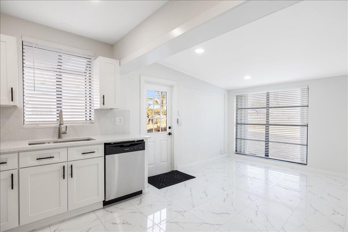 161 SE Celestia Court — photo 3
