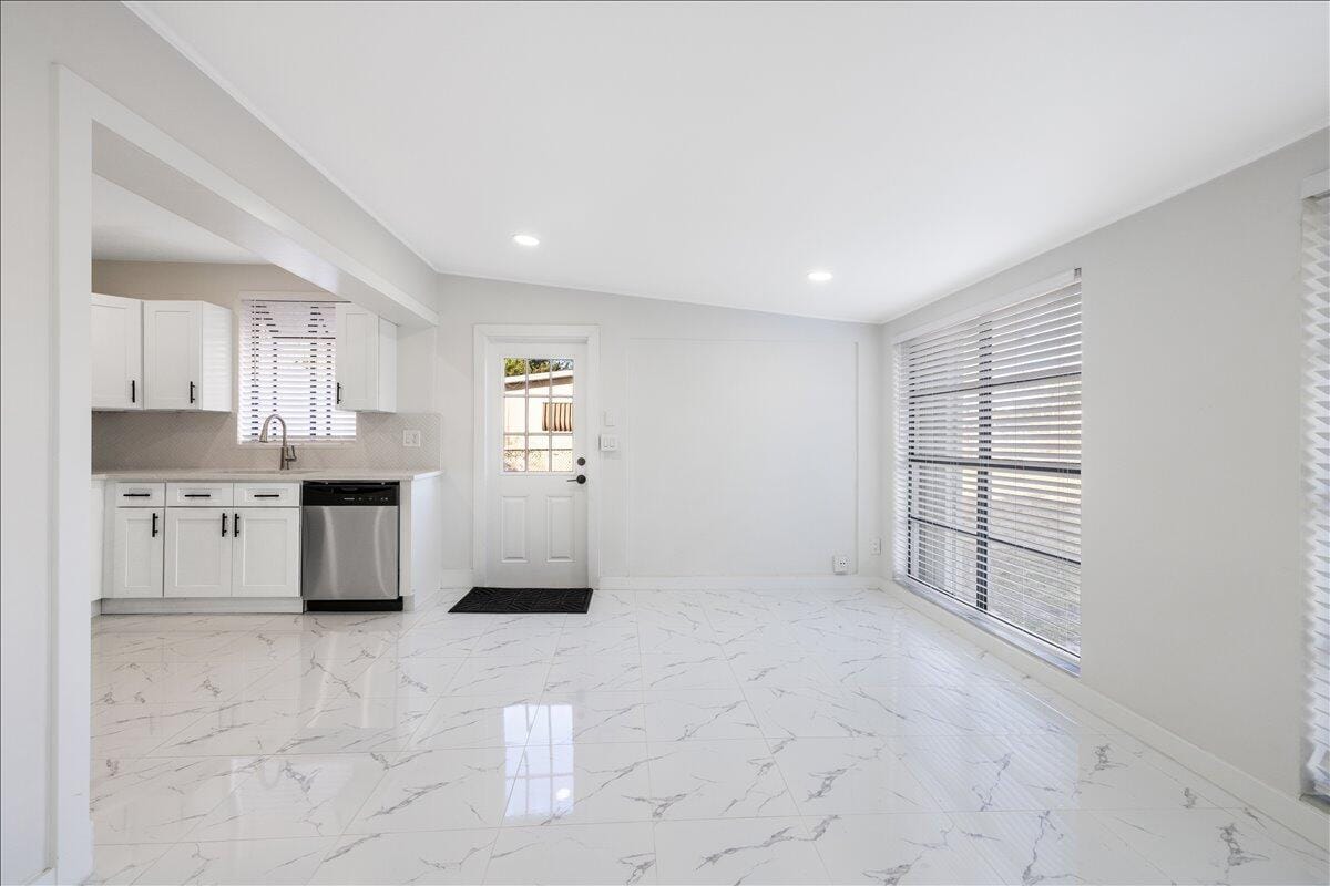 161 SE Celestia Court — photo 9