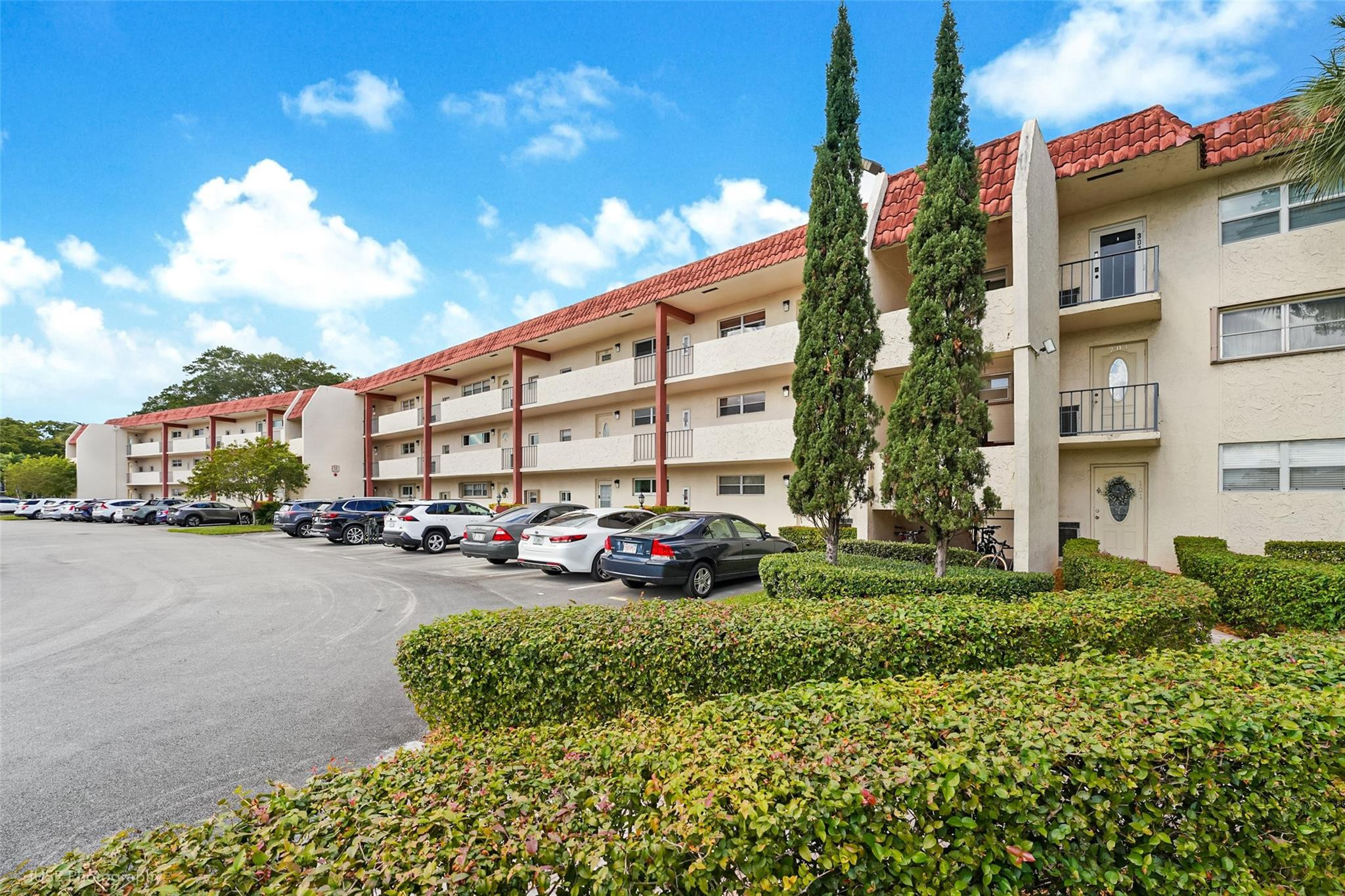 300 S Hollybrook Drive 302, Pembroke Pines, FL 33025, Pembroke Pines