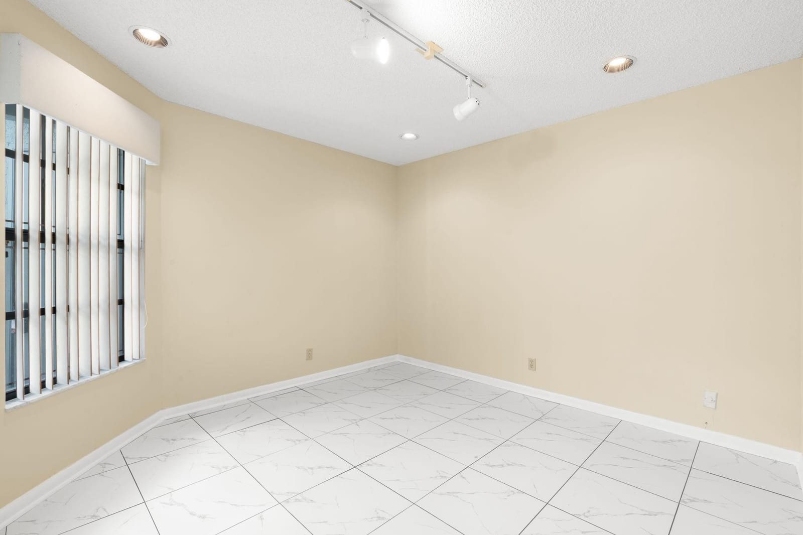 8371 Waterford Circle 8371, Tamarac, FL 33321 photo 17