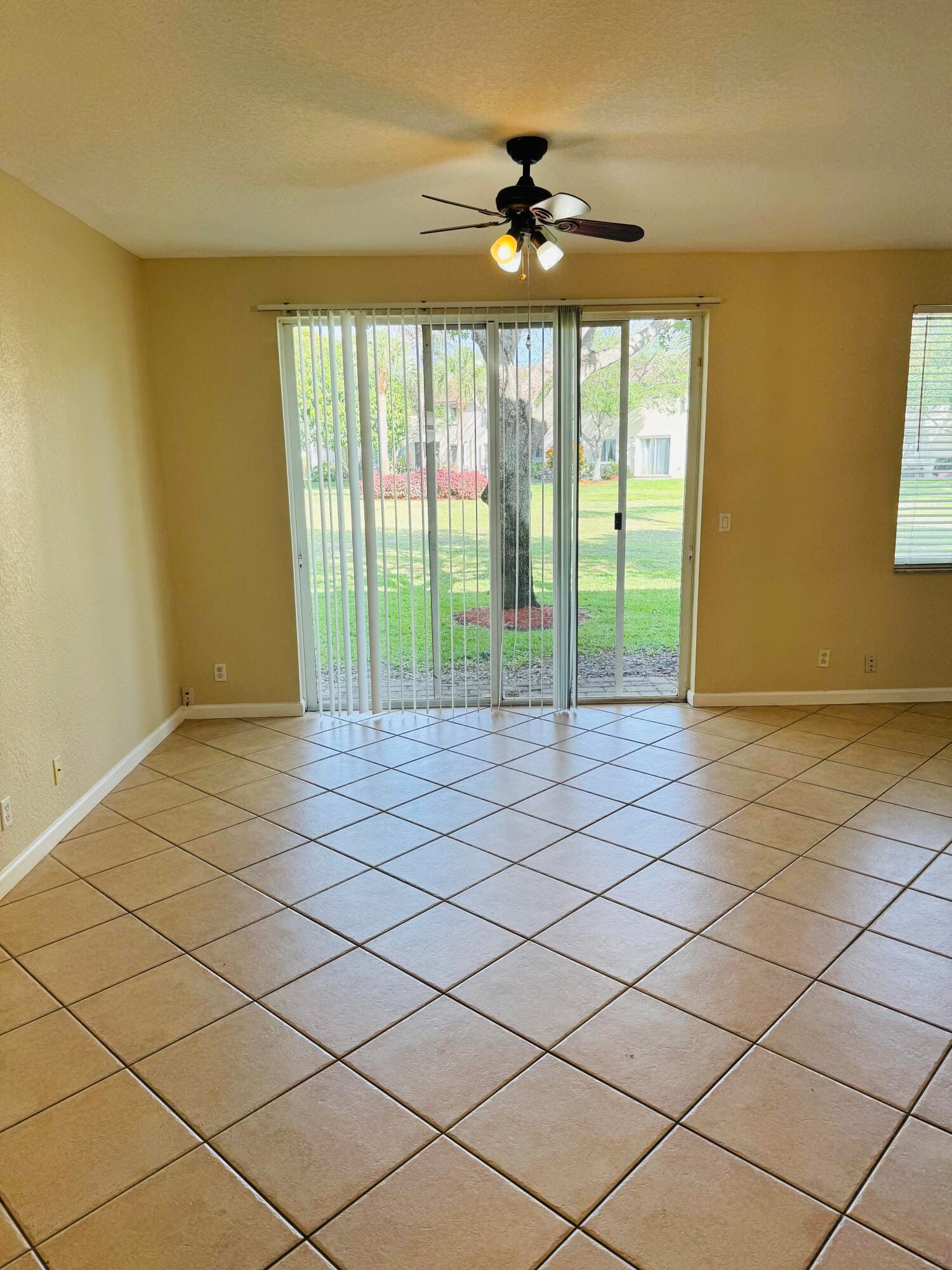 3033 N Evergreen Circle — photo 3