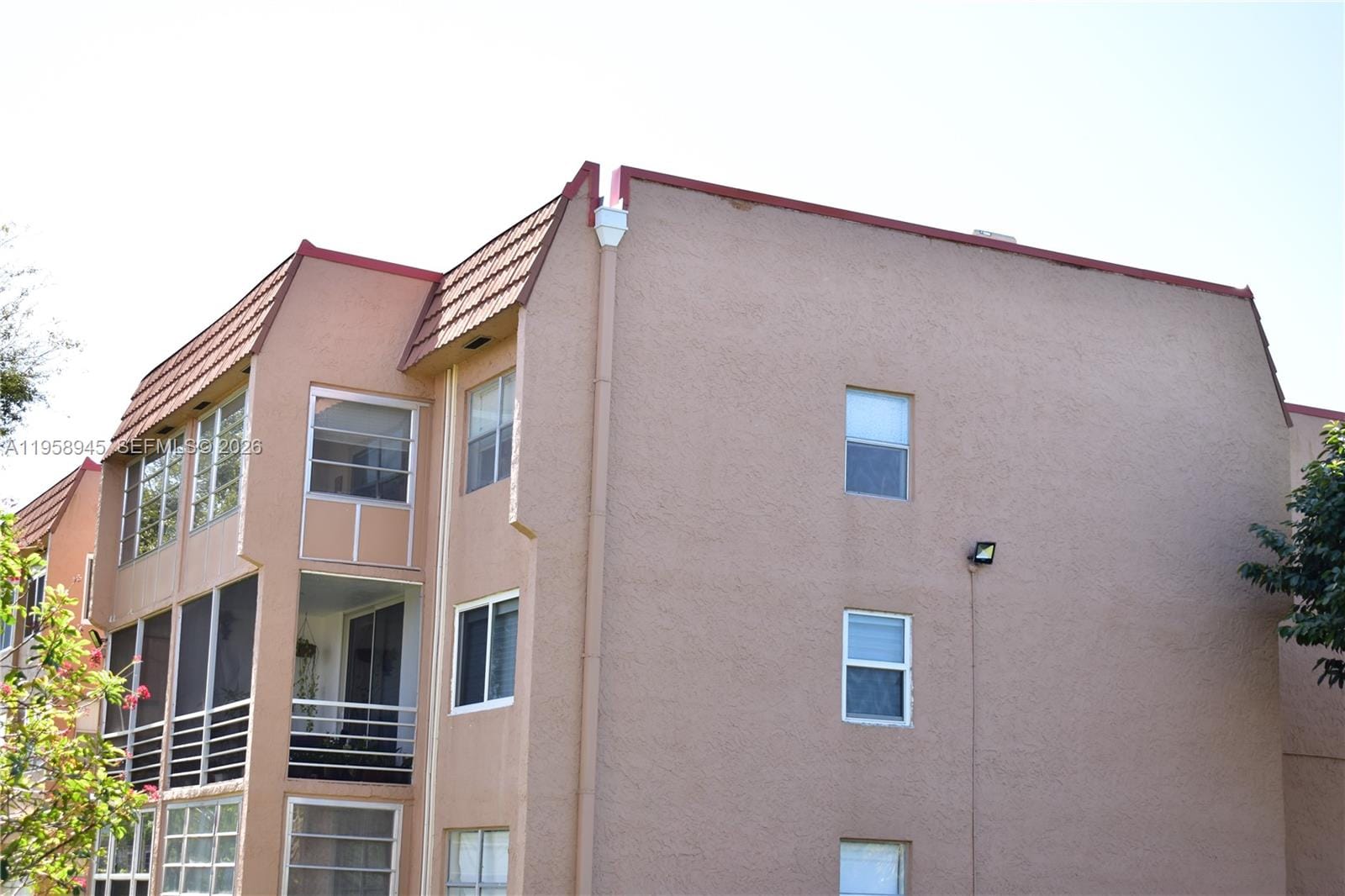 9801 Sunrise Lakes Boulevard 301 — photo 2