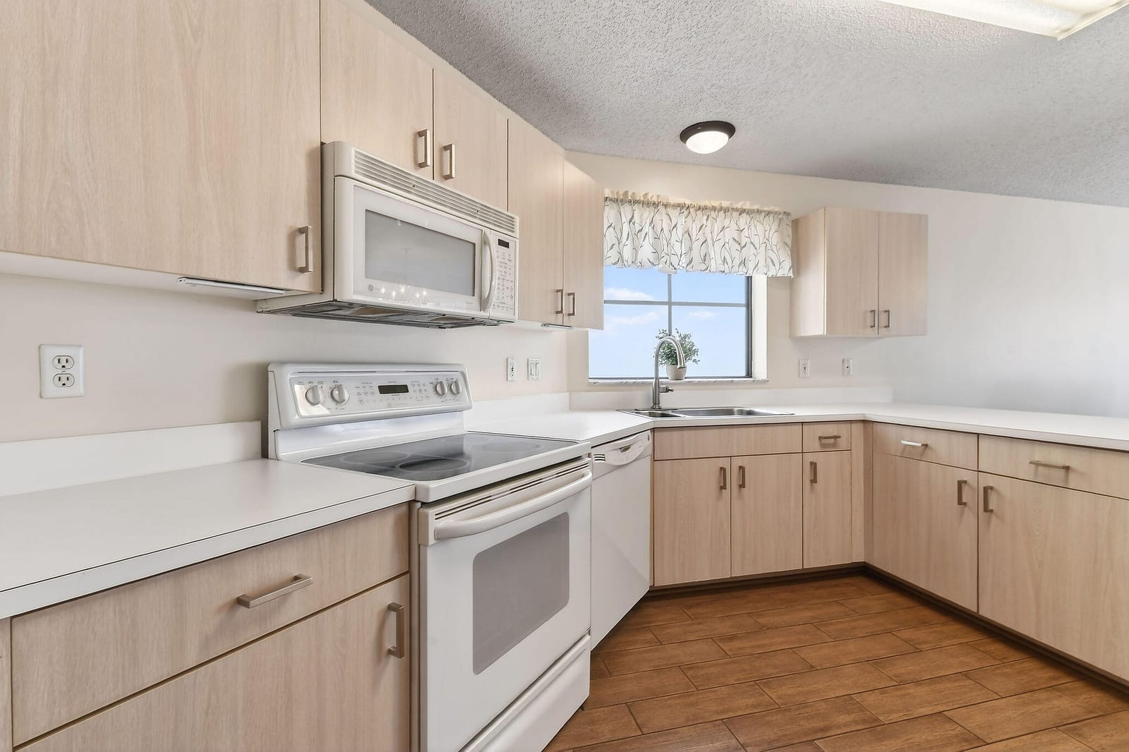 111 Weybridge Circle C — photo 9