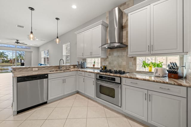 104 NW Willow Grove Avenue, Port St. Lucie, FL 34986