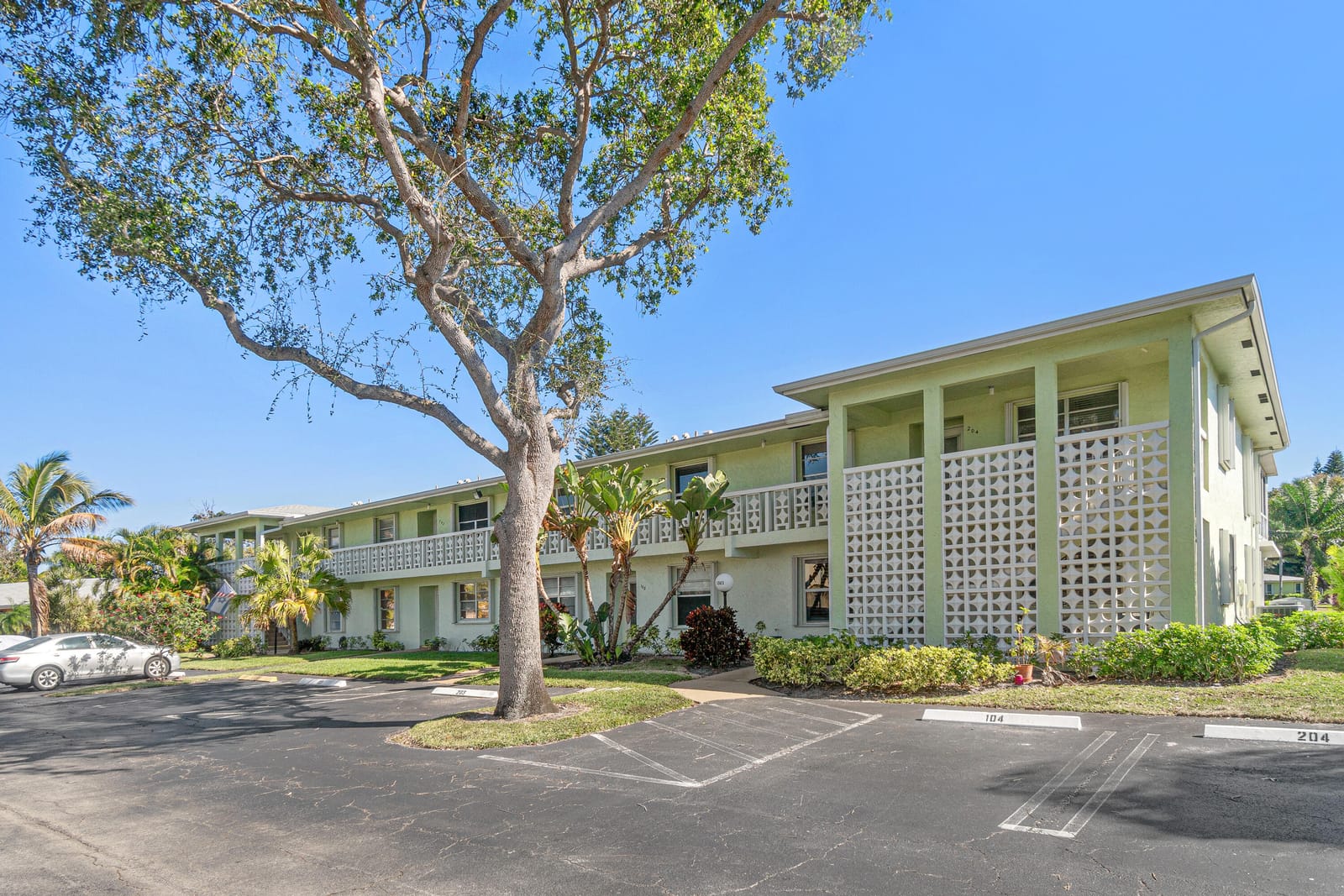 1321 NW 19th Terrace 104, Delray Beach, FL 33445 photo 2