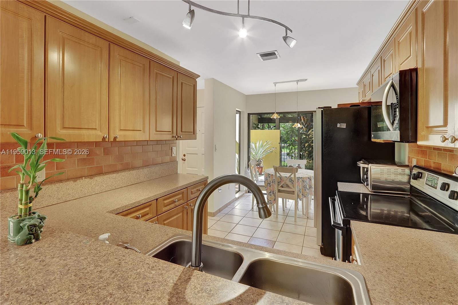 9845 Costa Del Sol Boulevard B-103, Doral, FL 33178 photo 23