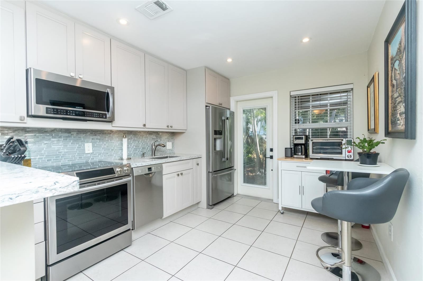 704 NE 14th Place, Fort Lauderdale, FL 33304
