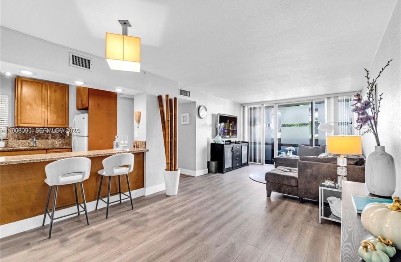 830 NW 87t Avenue 303, Miami, FL 33172, Miami