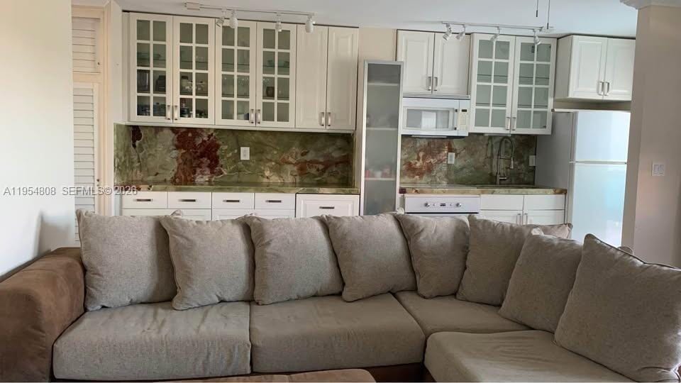 1850 S Ocean Drive 305 — photo 6