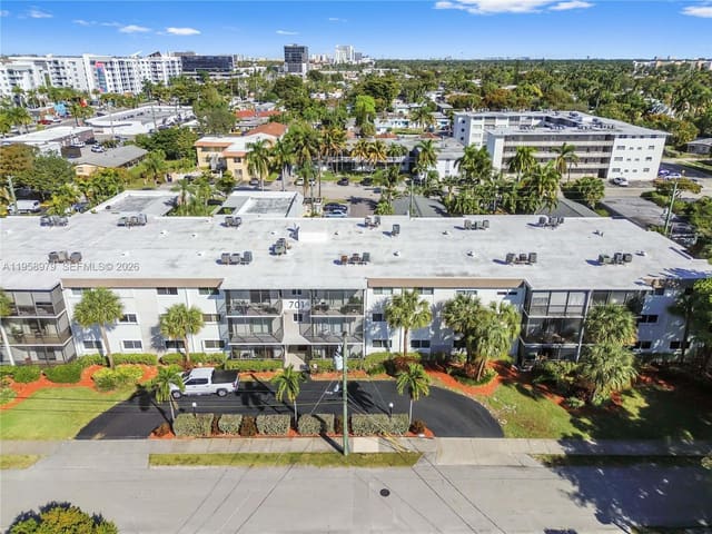 701 NE 1st Court 110, sold in Casa Blanca, Hallandale Beach, FL