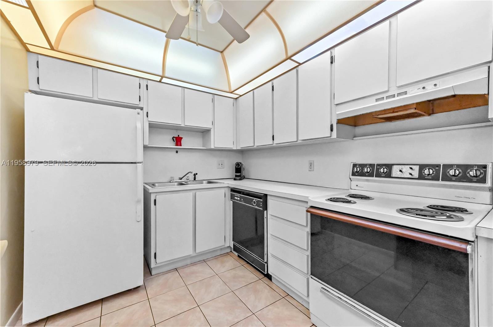 701 NE 1st Court 110, Hallandale Beach, FL 33009 photo 8