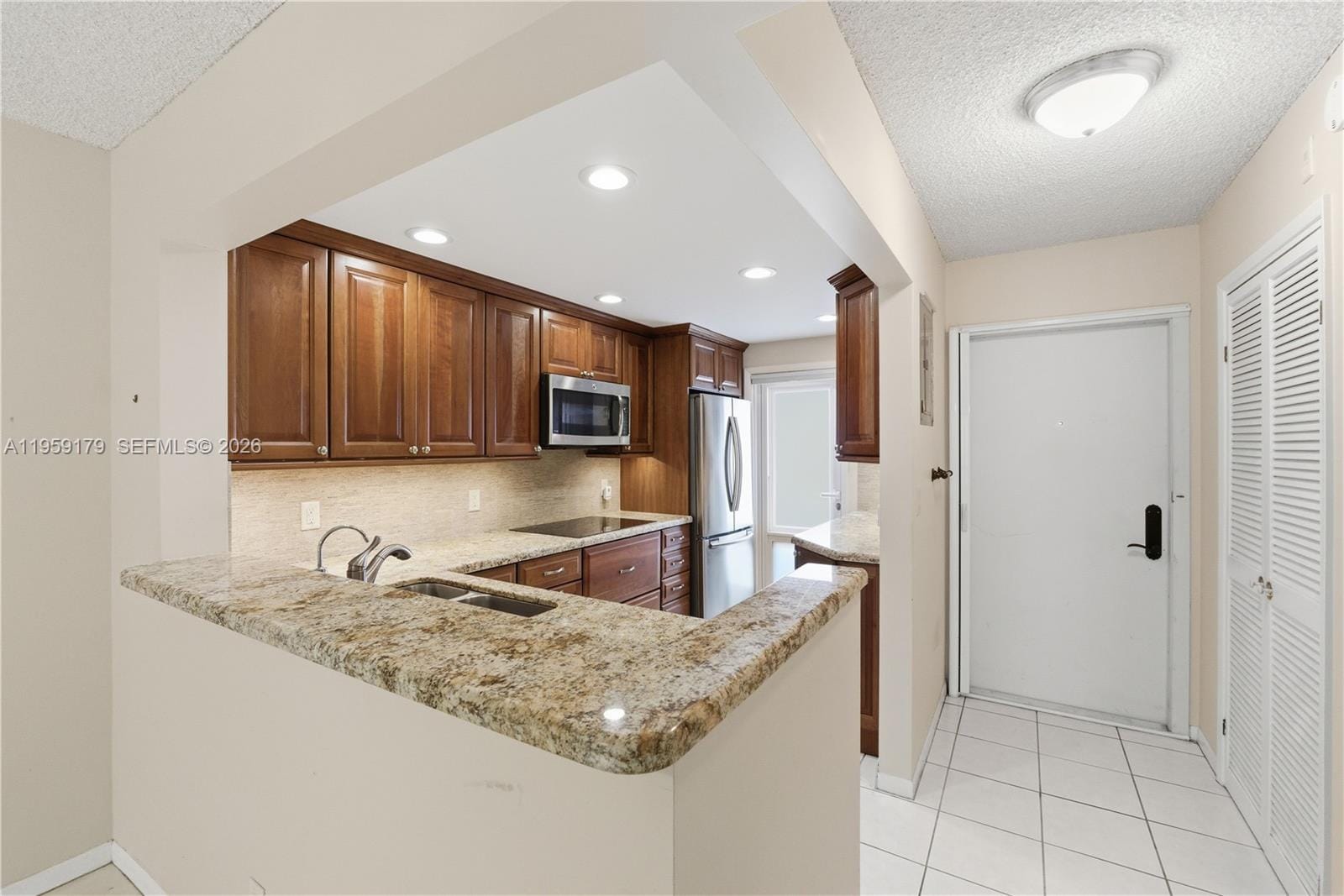 2350 NE 14th St Causeway 507 — photo 3