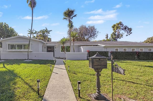 7950 SW 161st Street, Palmetto Bay, FL 33157
