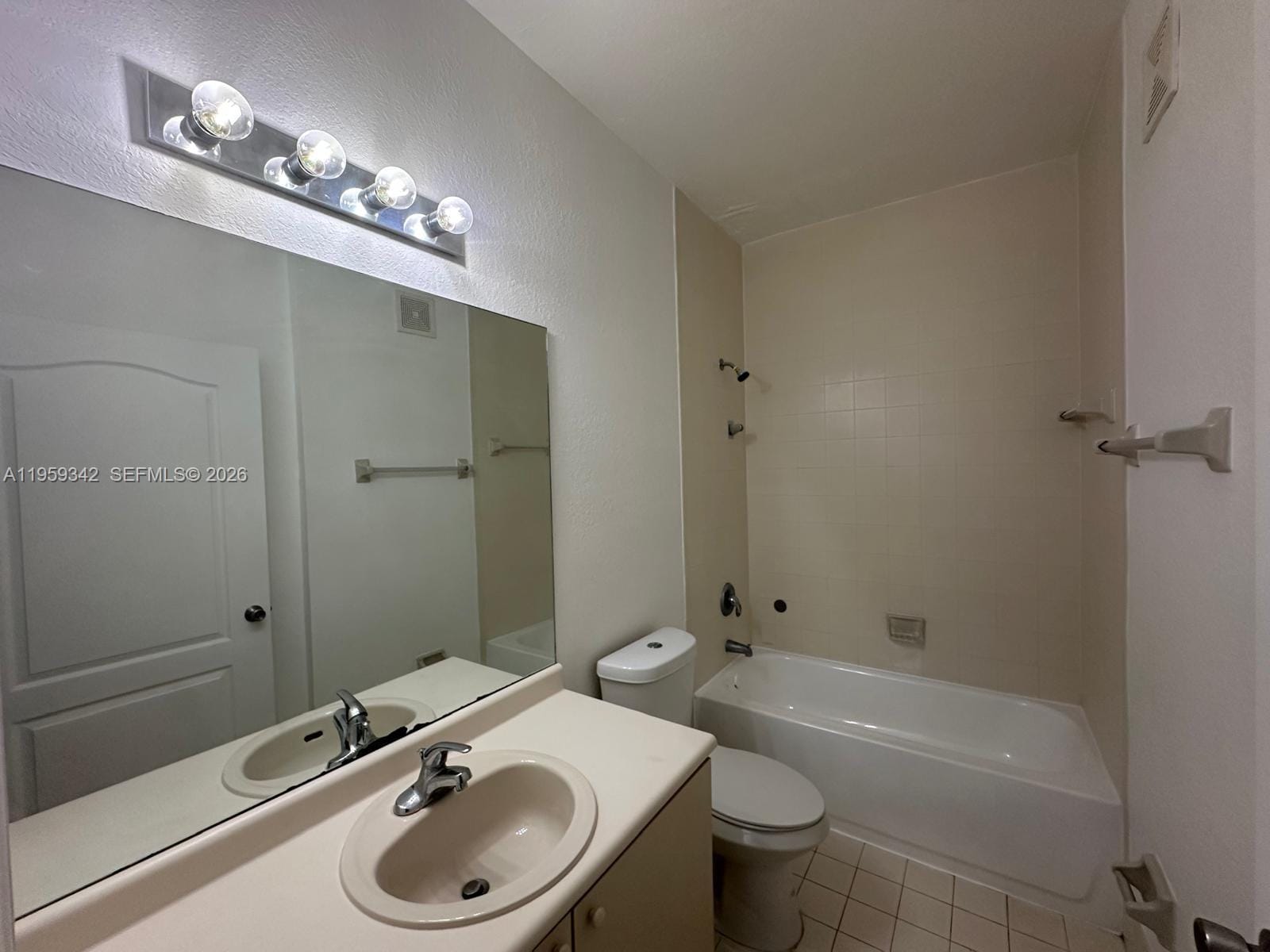 1661 SE 29th Court 104, Homestead, FL 33035 photo 13