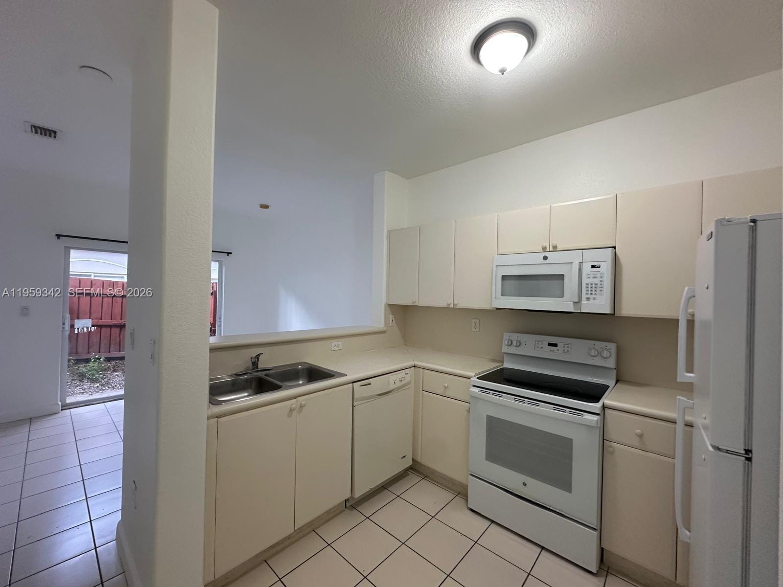 1661 SE 29th Court 104 — photo 4