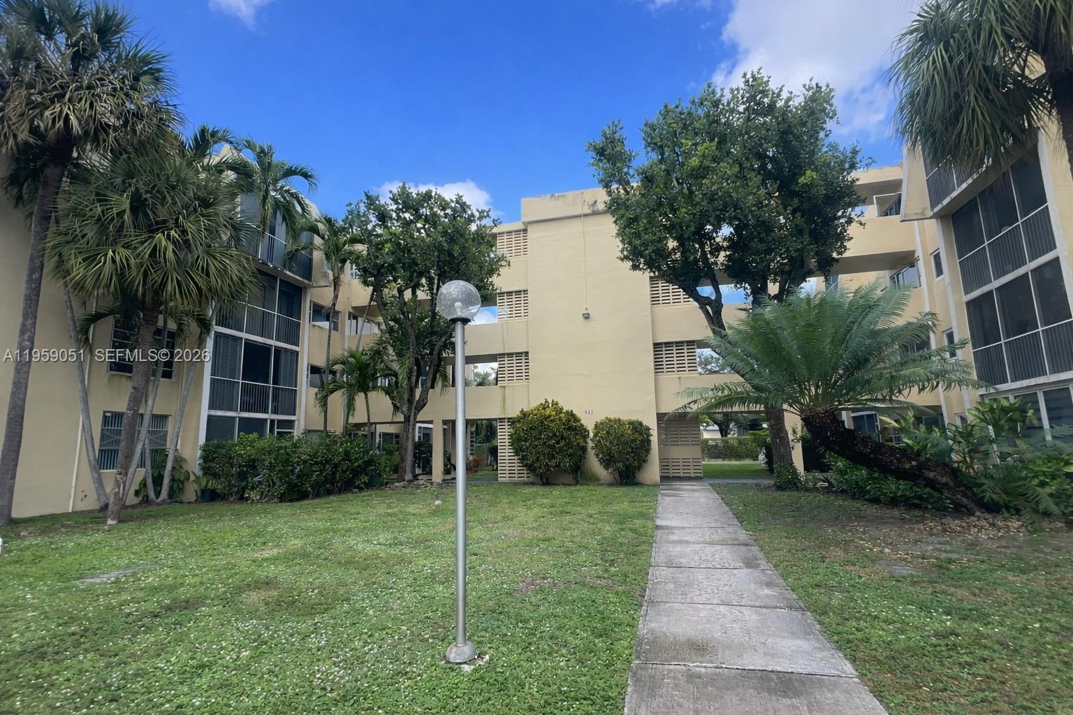 942 NE 199th Street 2F, Miami, FL 33179, Miami