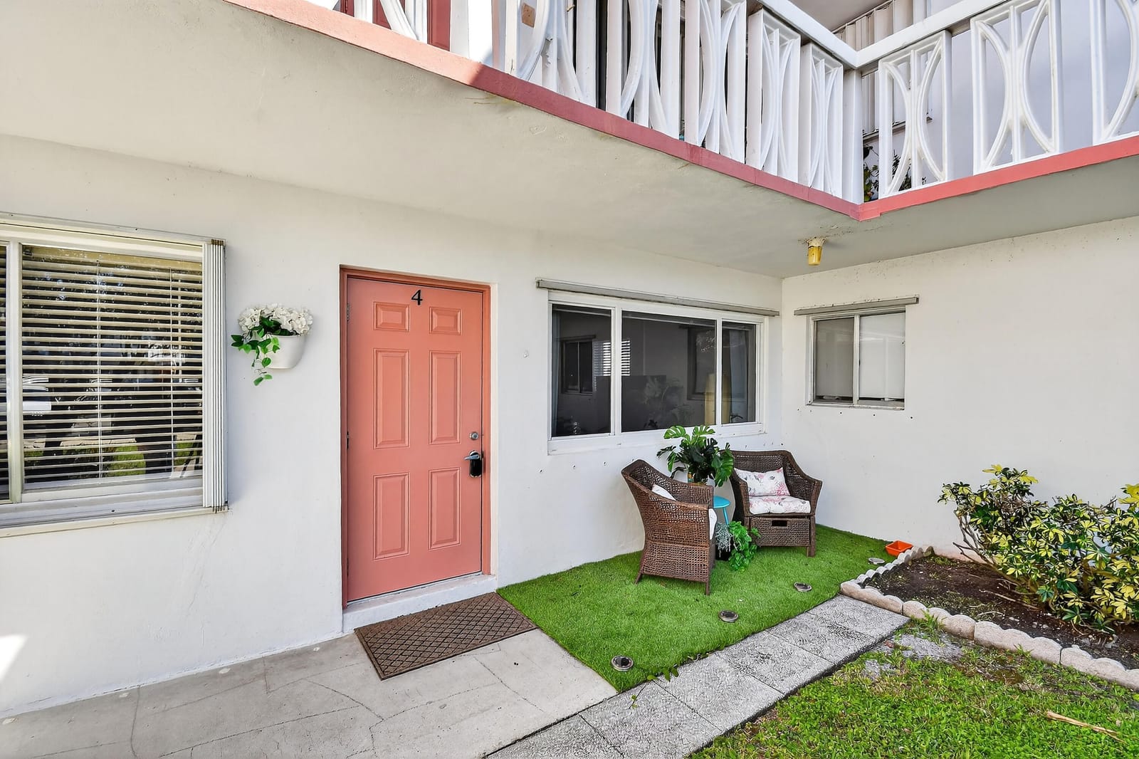 2286 Lake Osborne Drive Apt. 4 — photo 3