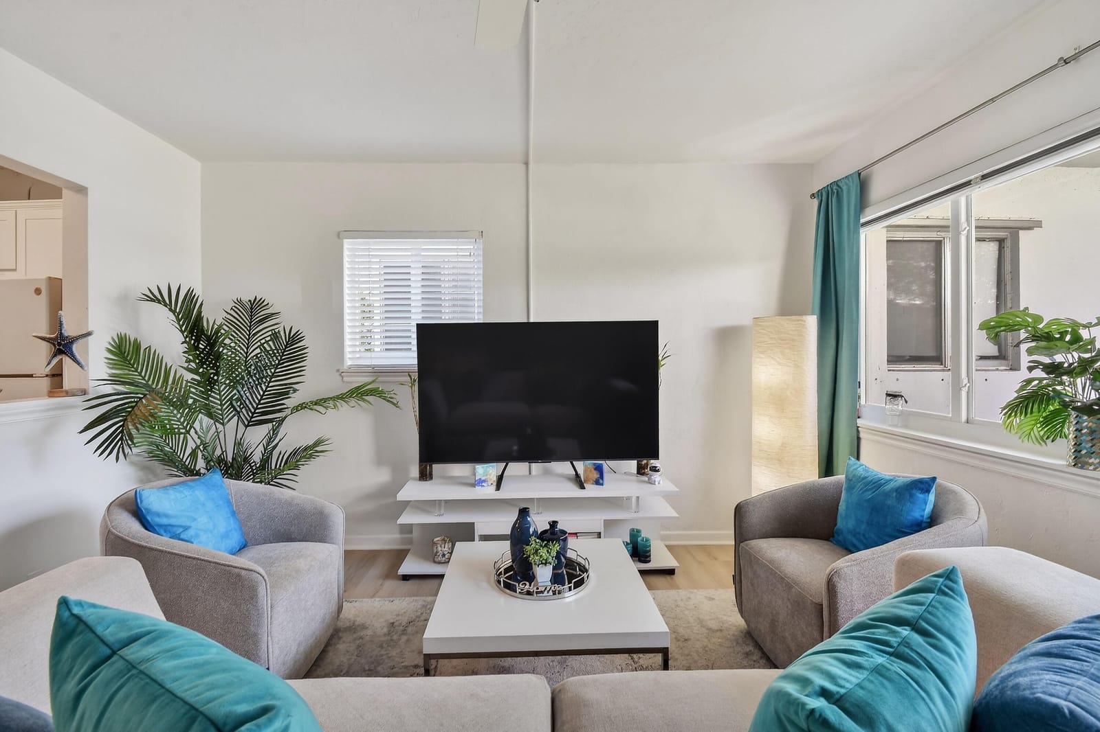 2286 Lake Osborne Drive Apt. 4 — photo 6