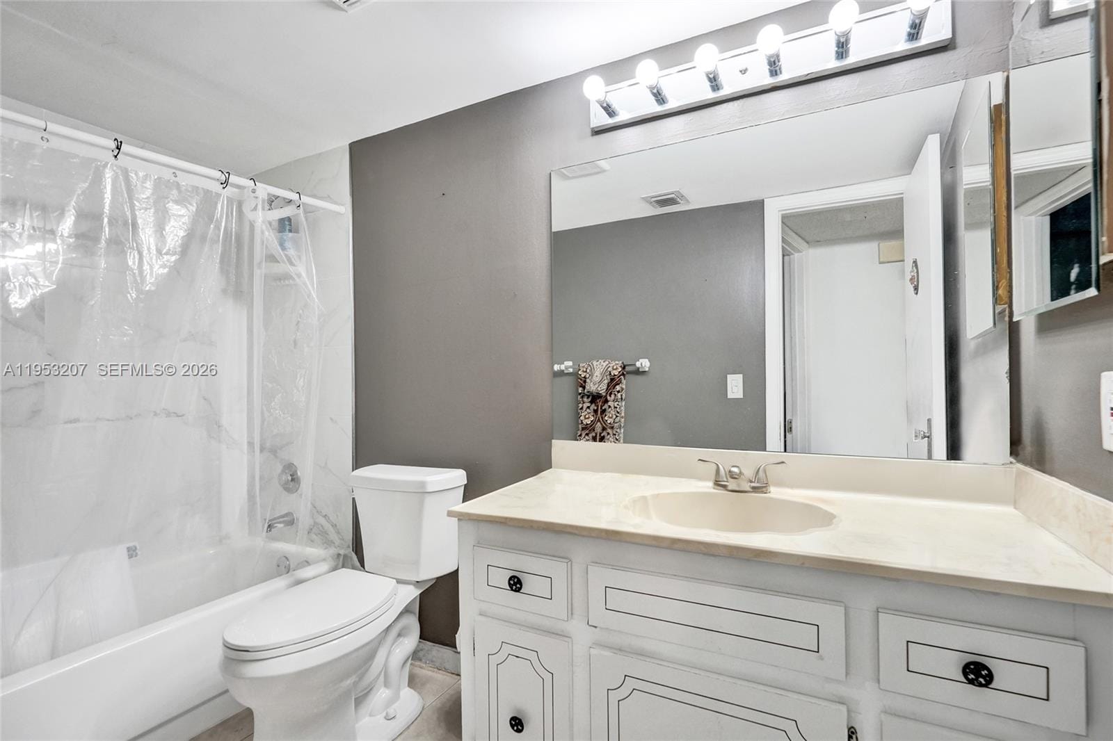3511 E Inverrary Drive 107 — photo 11