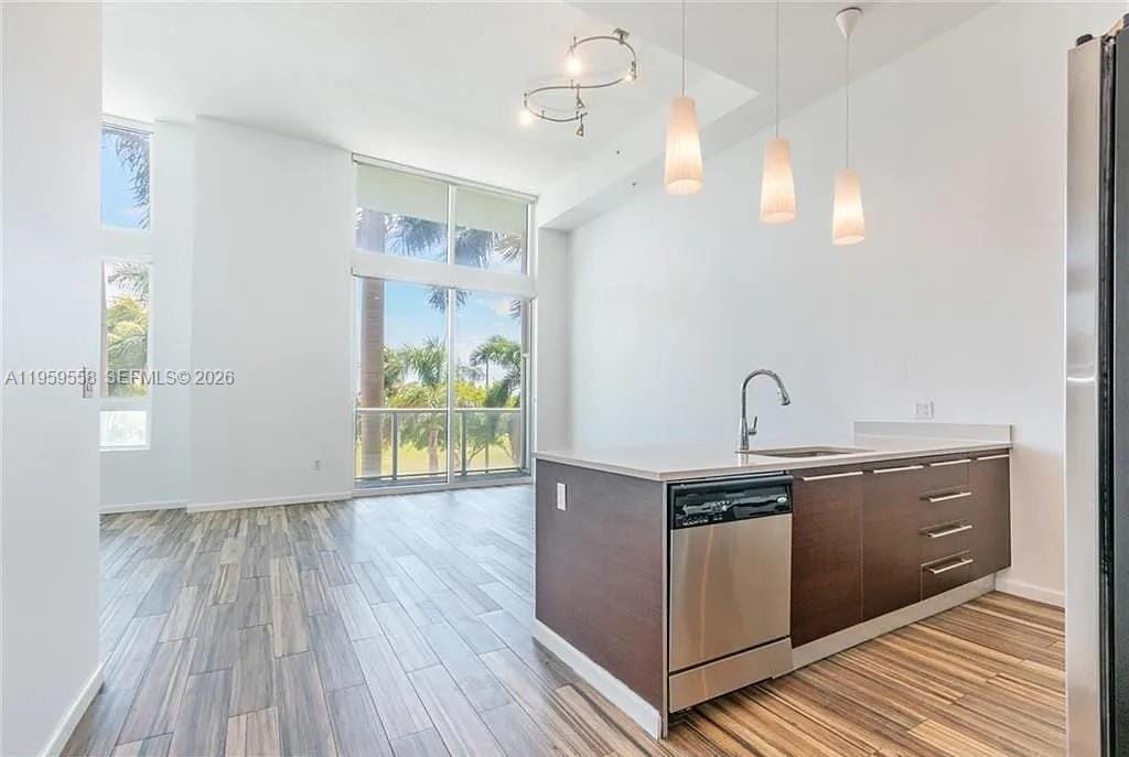 1900 N Bayshore Drive 506 — photo 2