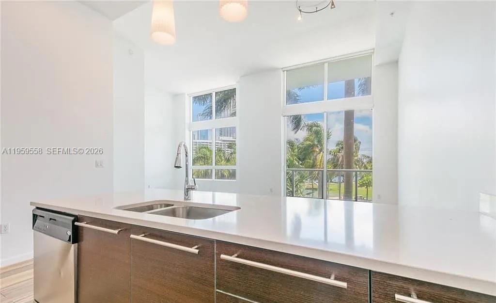 1900 N Bayshore Drive 506 — photo 3