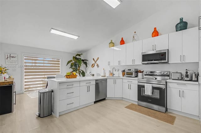 14667 SW 126th Place, sold in Villas OF Deerwood Replat, Miami, FL