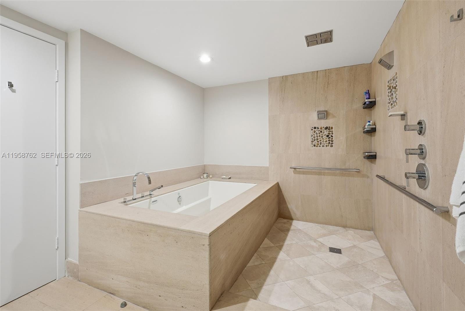 5875 Collins Avenue 502 — photo 11