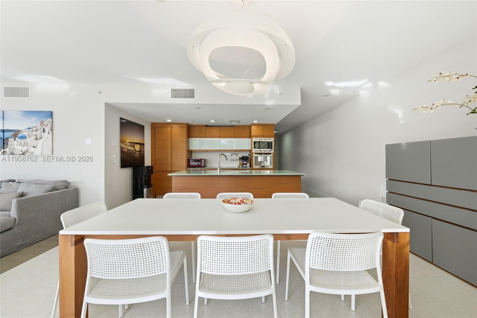 5875 Collins Avenue 502 — photo 3