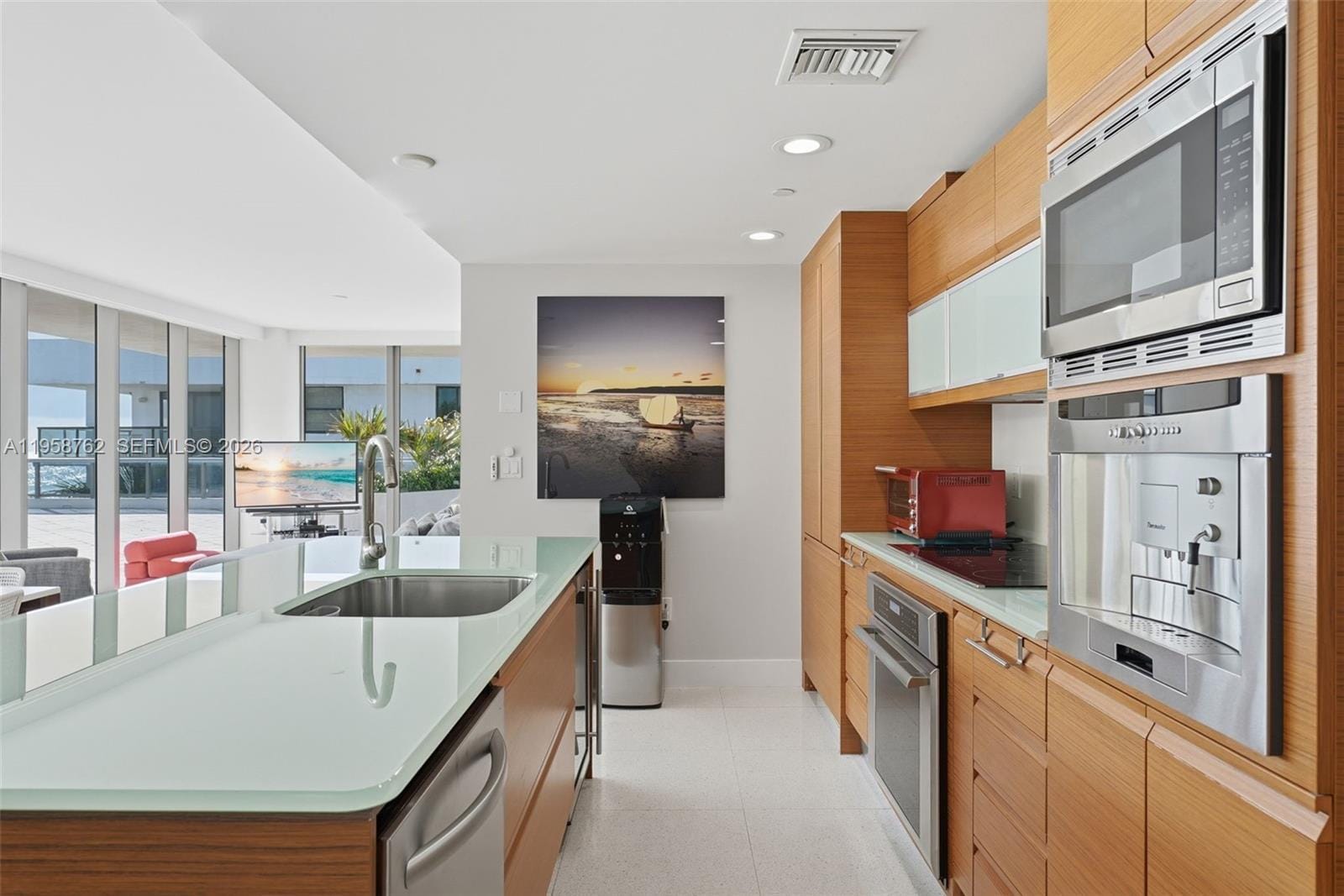 5875 Collins Avenue 502 — photo 5