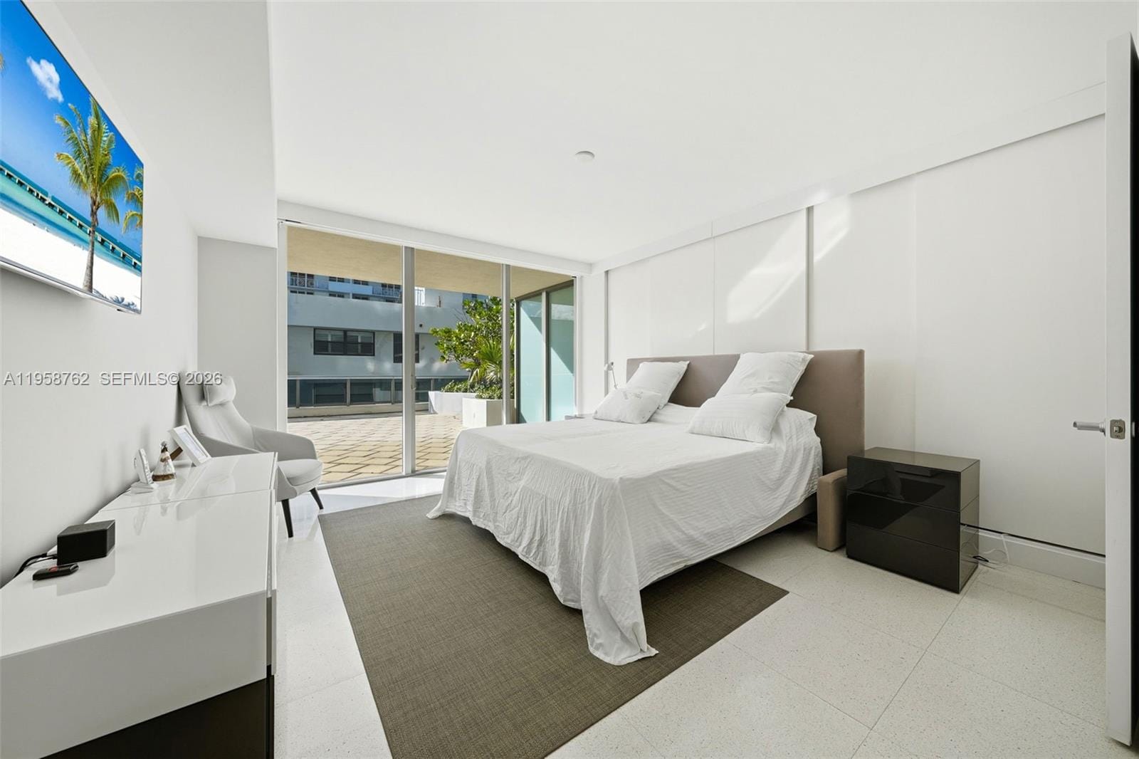 5875 Collins Avenue 502 — photo 7
