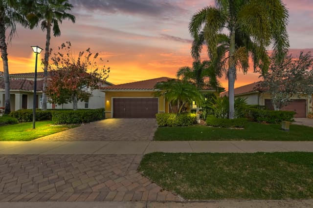 10699 Ivanhoe Lane, sold in Oakmont Estates, Wellington, FL