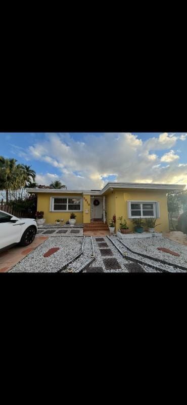2610 Pierce Street, Hollywood, FL 33020