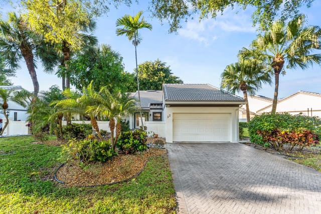 37 Clubhouse Lane, sold in Essex At Hunters Run Condo, Boynton Beach, FL
