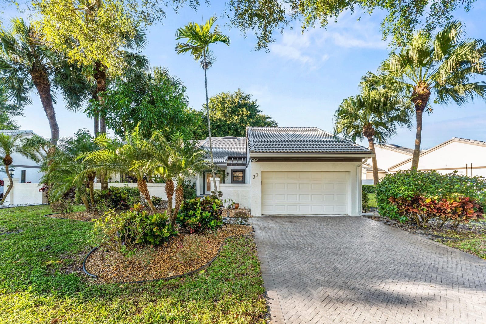 Sold home at 37 Clubhouse Lane, Boynton Beach, FL 33436