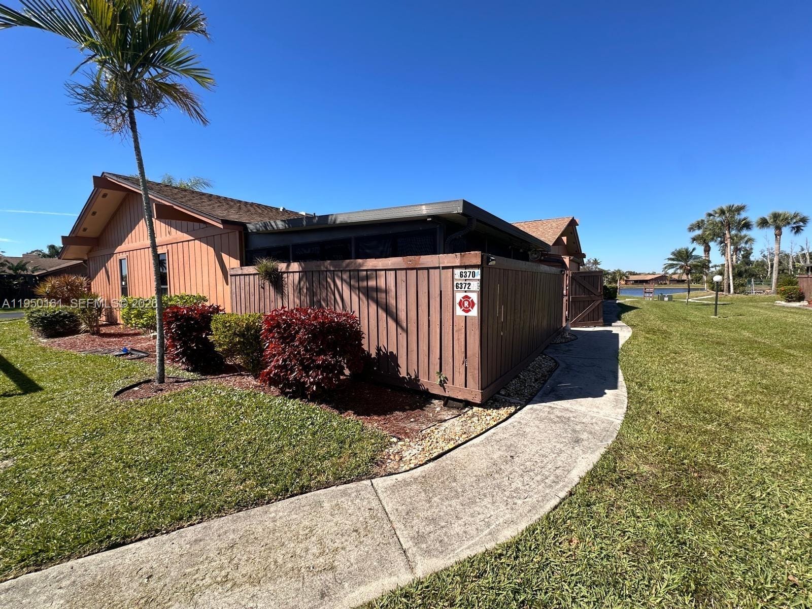 6370 Royal Woods Drive — photo 3