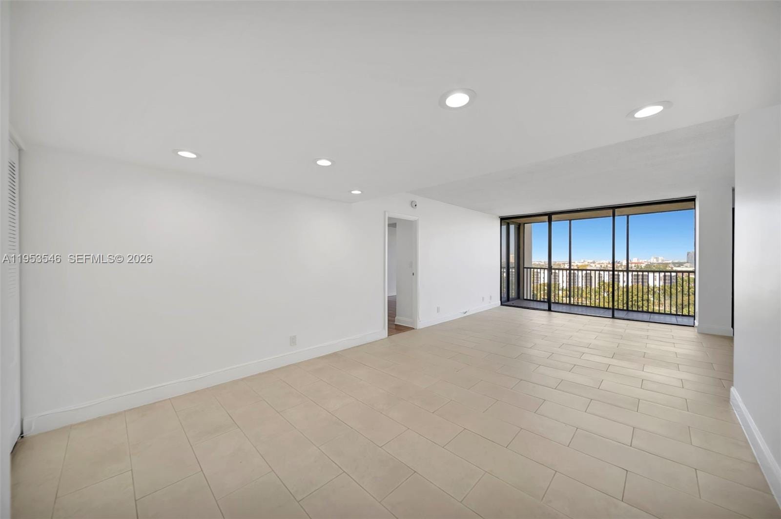 20379 W Country Club Drive 1232 — photo 3