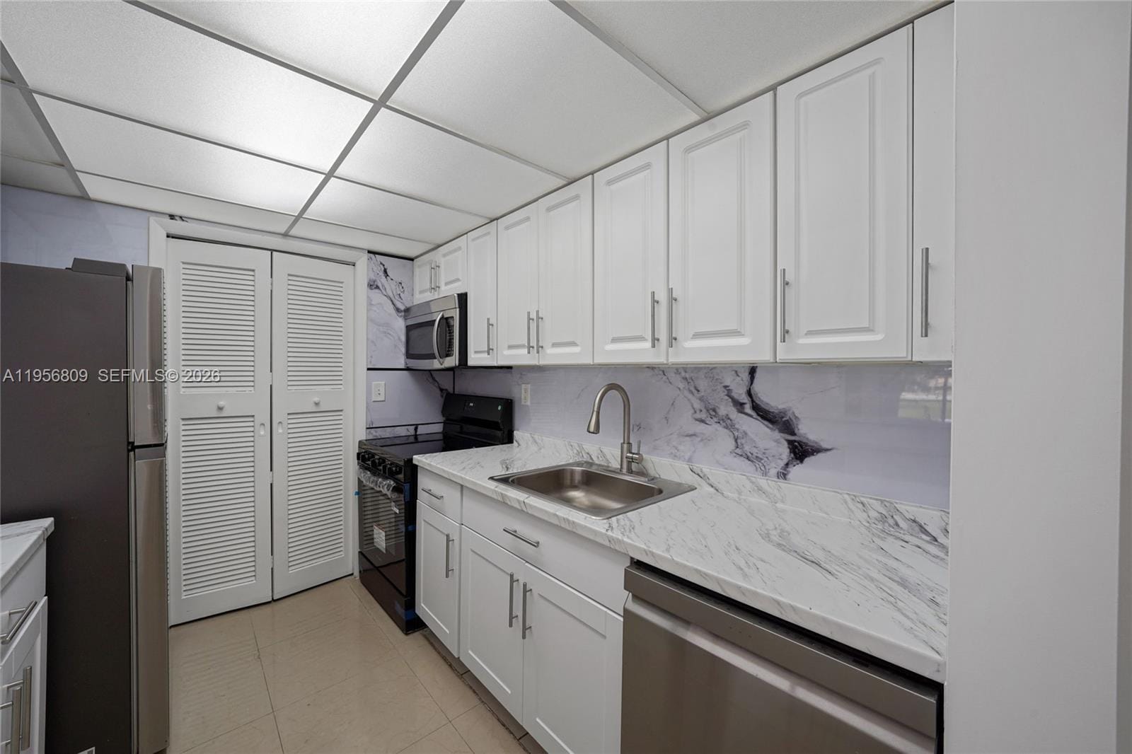 200 Lakeview Drive 101, Weston, FL 33326 photo 12