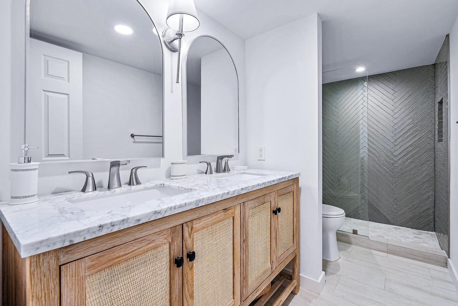825 Center Street 42c — photo 12