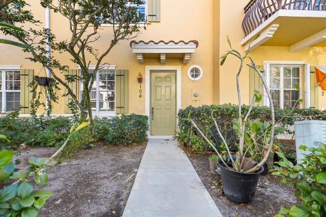104 Osceola Lane, sold in Osceola Woods, Jupiter, FL