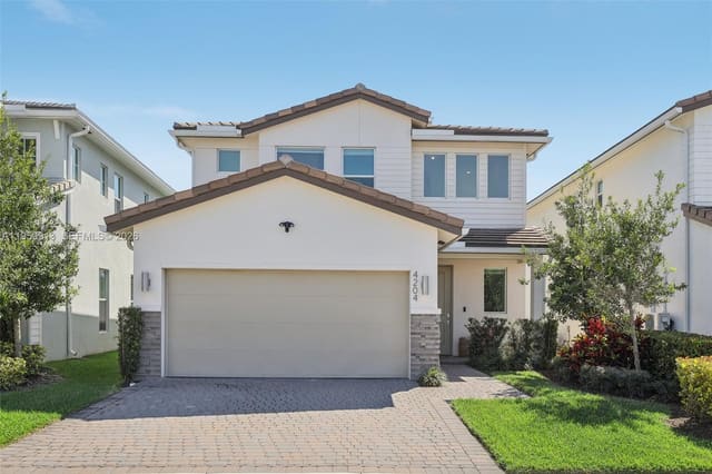 4204 Veleiros Avenue, Deerfield Beach, FL 33064