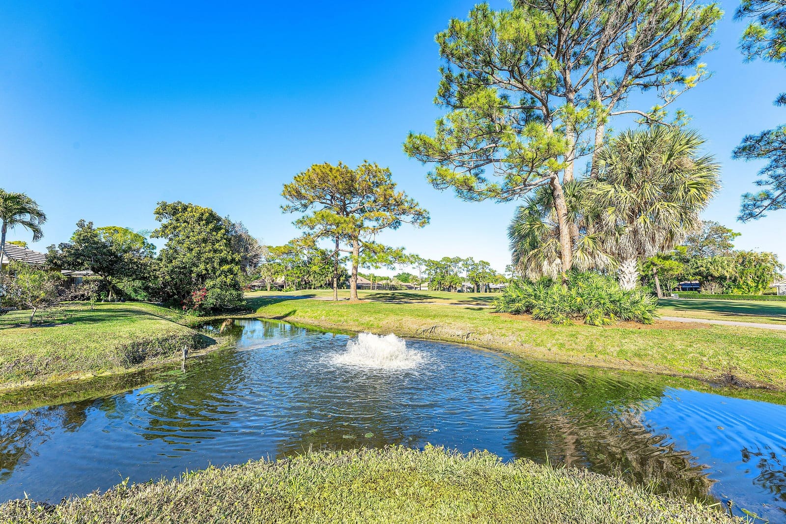 4 Sutherland Court, Palm Beach Gardens, FL 33418 photo 2