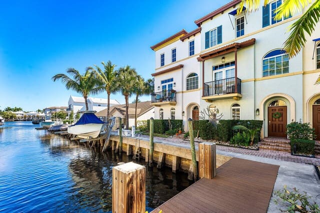 813 Estancia Way, Boynton Beach, FL 33435