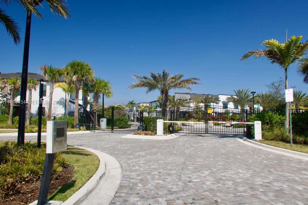 8352 NW 7th Place, Plantation, FL 33324, Plantation